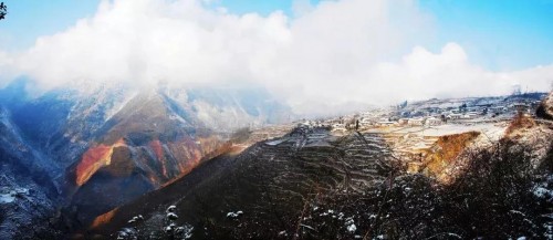 依乌村：神秘黑竹沟，云上依乌村