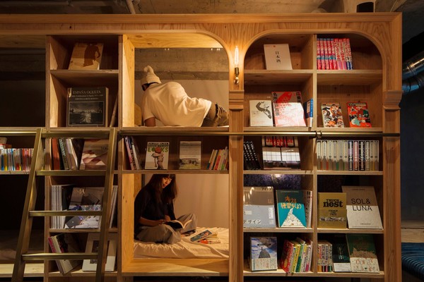 文青出动！全球8大特色图书馆饭店尽情当书虫、伴书香入睡