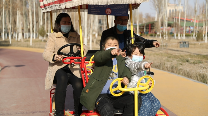 暖冬游昆仑湖公园 放飞心情