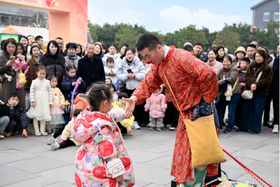 安仁古镇张灯结彩迎新春:百年公馆里体验沉浸式年味,古镇市集中邂逅热闹中国年